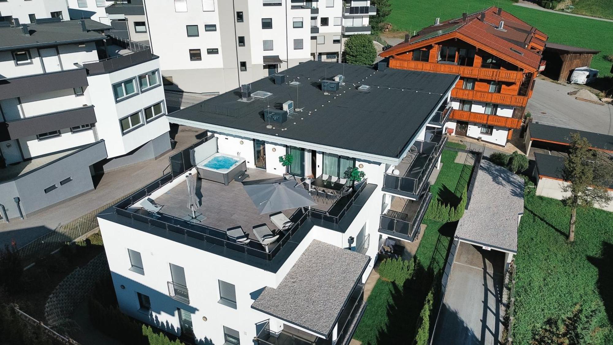 Alpenluxus Presents Cloud 9 - Private Roof Terrace With Whirlpool Lägenhet Fügen Exteriör bild